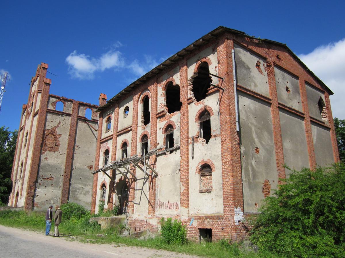 Здание мельницы в Корнево. Фото 2011 года.